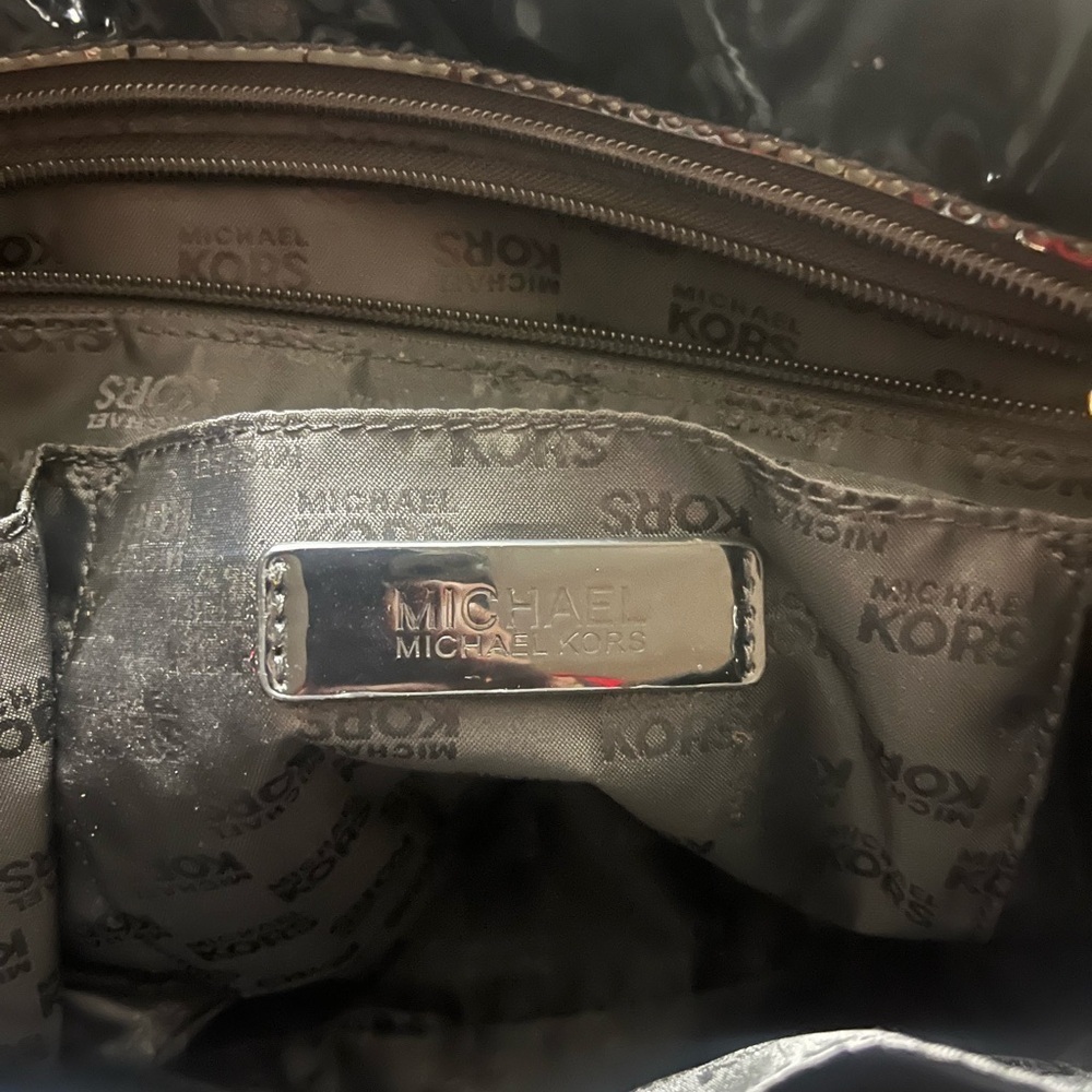 MICHAEL KORS DELANCY LOGO BLACK MIRROR METALLIC SHOULDER BAG - Picture 2 of 9